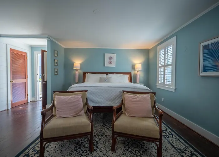 Elizabeth Pointe Lodge